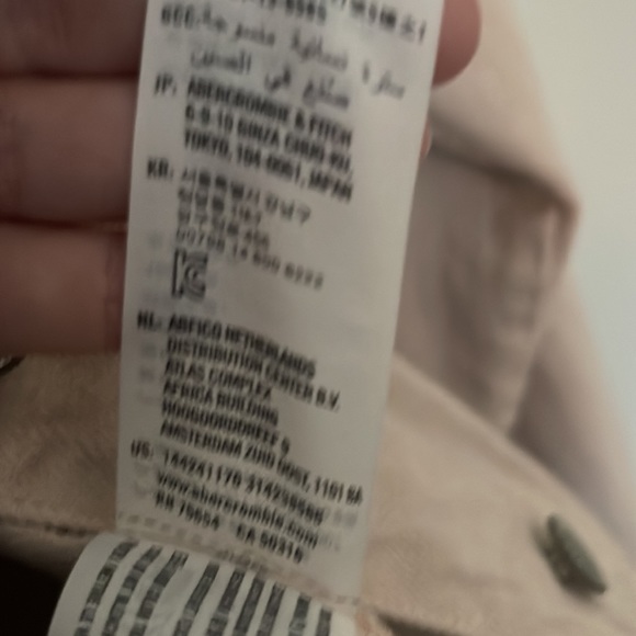 Abercrombie & Fitch women’s size large jean jacket never been worn. - Picture 9 of 12